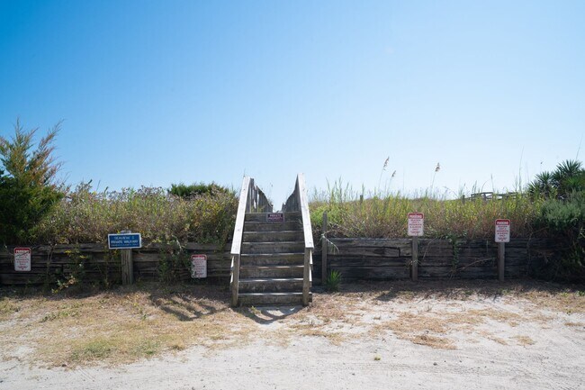 Building Photo - Seaview D @ 714 Carolina Beach Ave. N