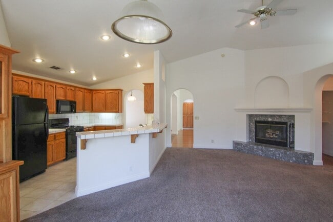 Building Photo - 3 Bedroom Home in Country Heights