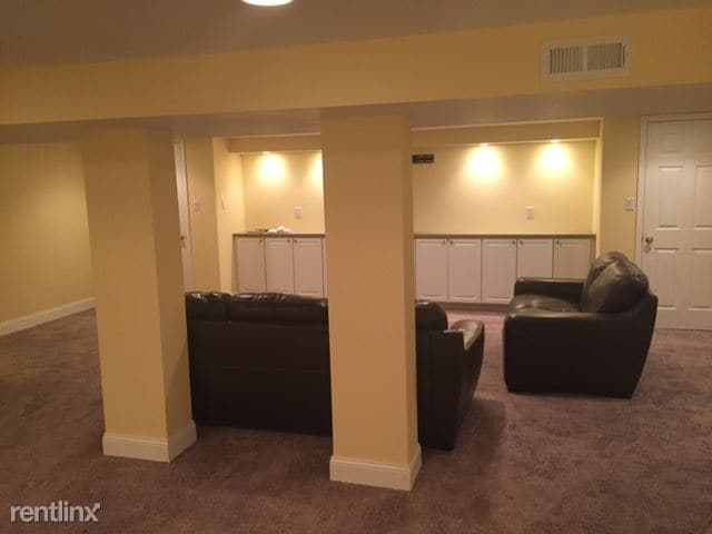 Building Photo - 11855 Sunlind Dr