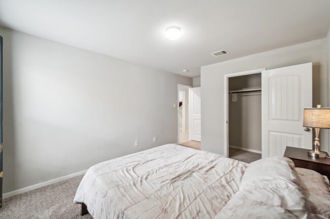 Building Photo - 6926 Ithaca Heights Ln