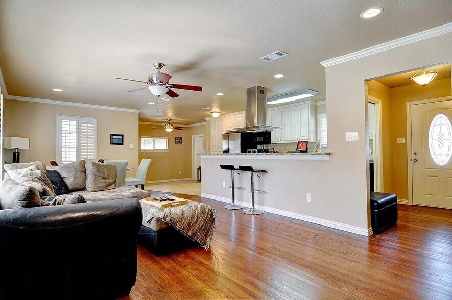 Building Photo - 3355 Bilglade Rd