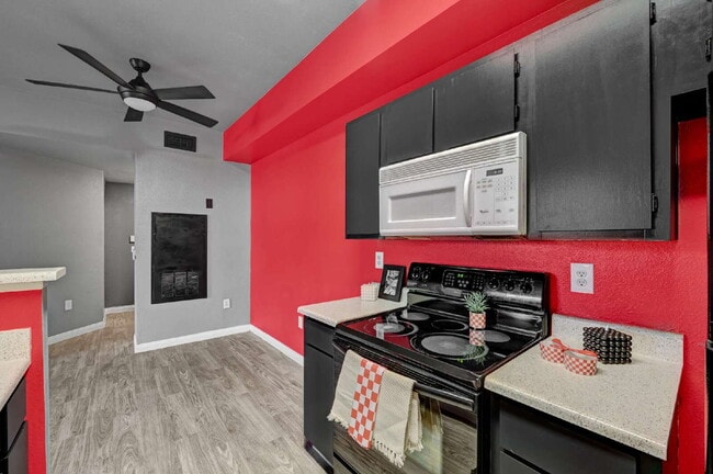 Building Photo - Ground Floor 2BD/2BA Condo in Gated Hender...