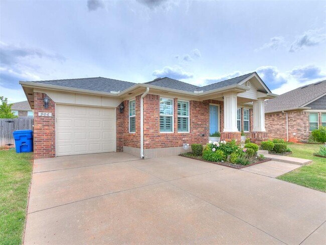 Building Photo - 906 Butterfly Wy