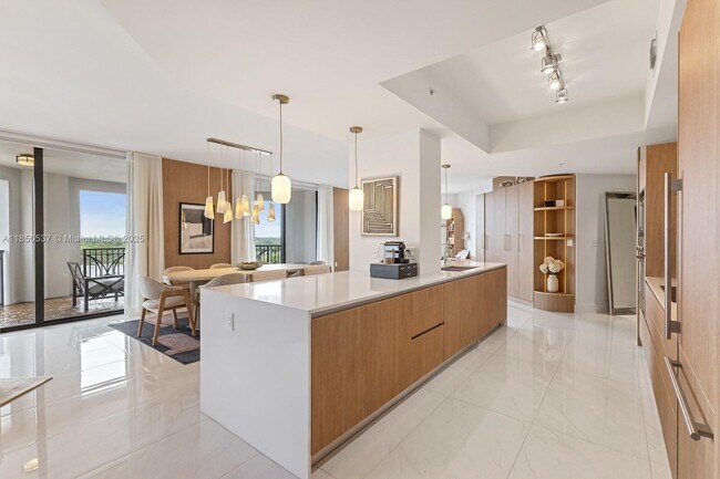 Building Photo - 301 Altara Ave