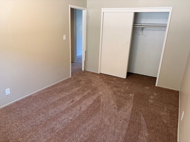 Building Photo - 5635 Hoffman Ct