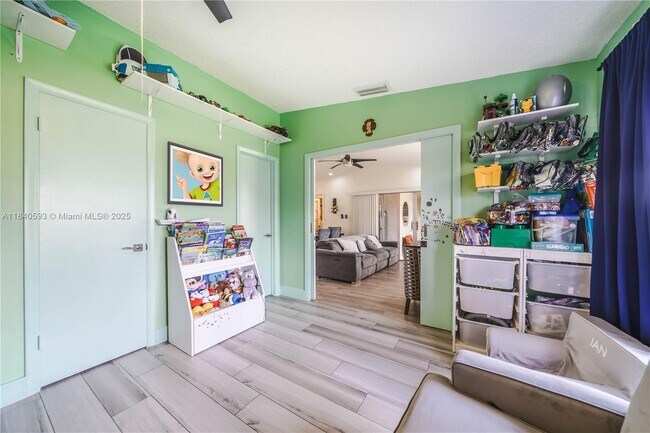 Building Photo - 5400 Lakewood Cir S