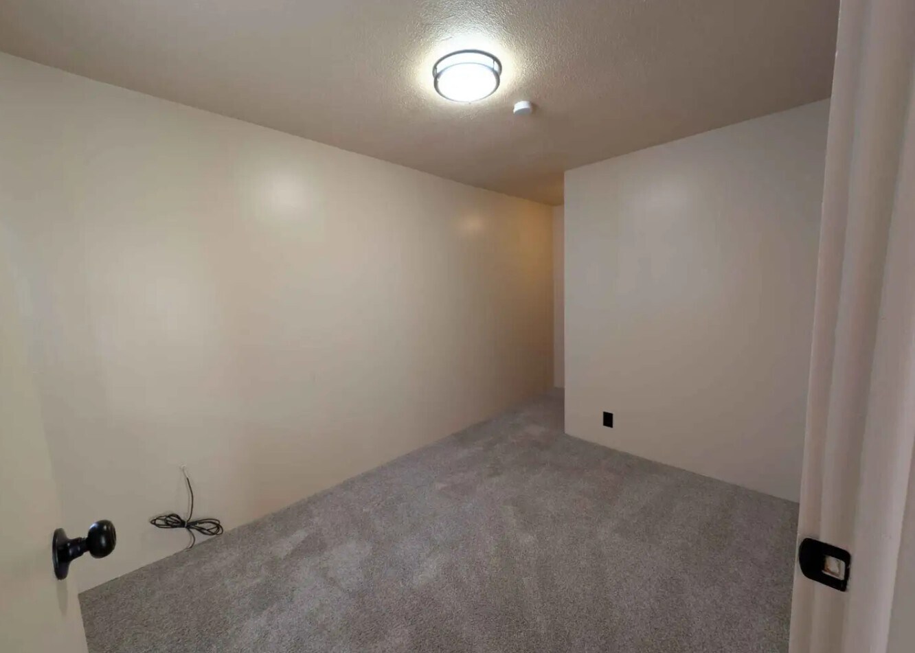 Building Photo - 501 School St