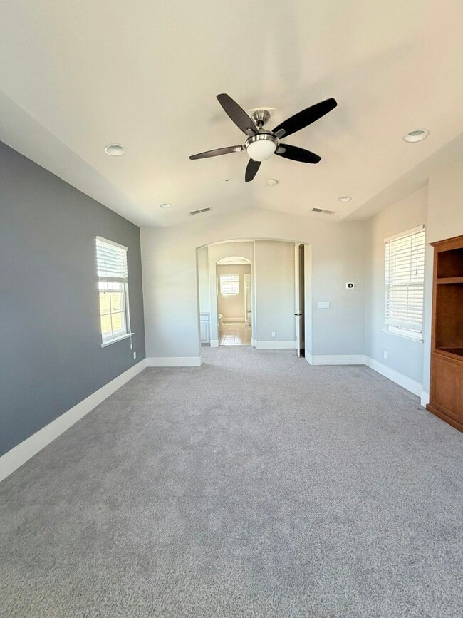Building Photo - 850 Monterey Ct