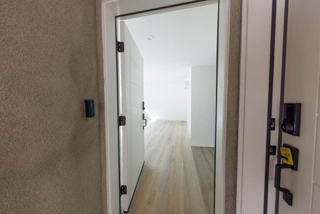Building Photo - LUXURY in Prime Culver City