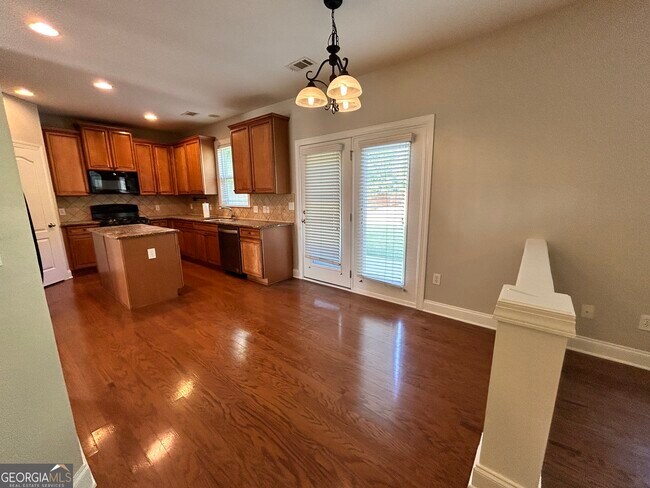 Building Photo - 3640 Dalwood Dr