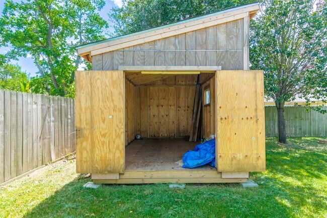 Building Photo - 4015 Postwood Dr