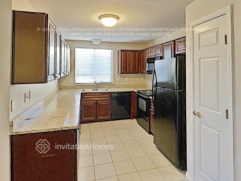 Building Photo - 17600 Ponderosa Ave