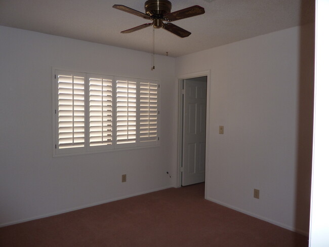 Building Photo - 1468 N Woodside Rd