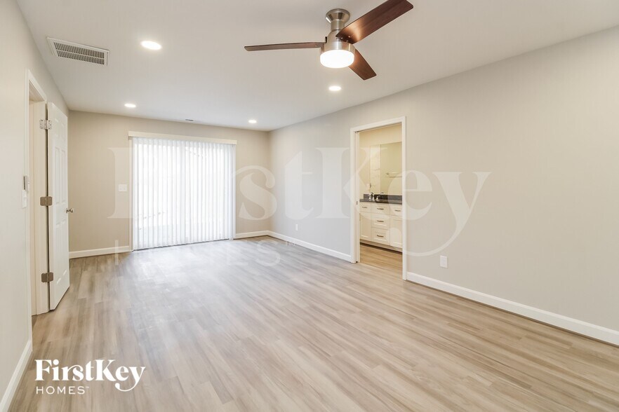 Building Photo - 7853 Beech Forest Rd