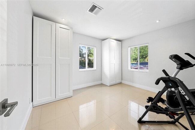 Building Photo - 217 E Acre Dr