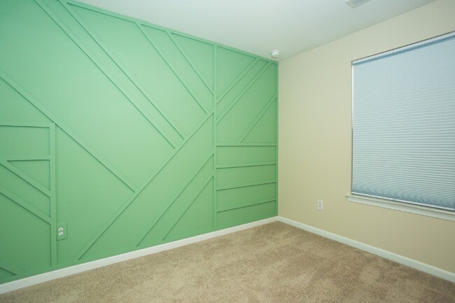 Building Photo - Exceptional 3-bedroom, 2.5-bathroom townhouse in the sought after community of The Villages at Cr...