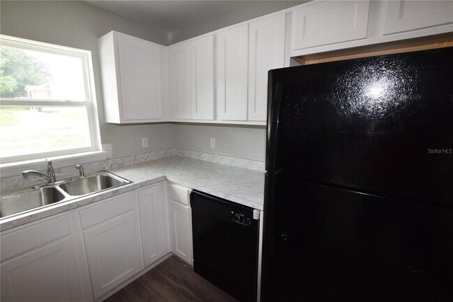 Building Photo - 925 E McDonald Ave