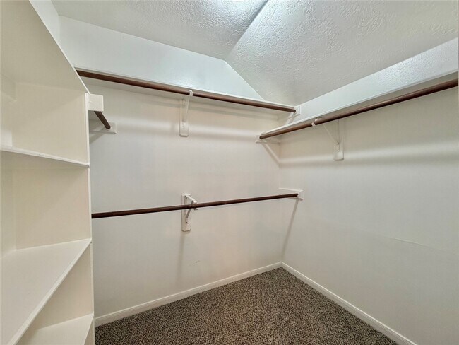 Building Photo - 6315 Laurel Bush Ln