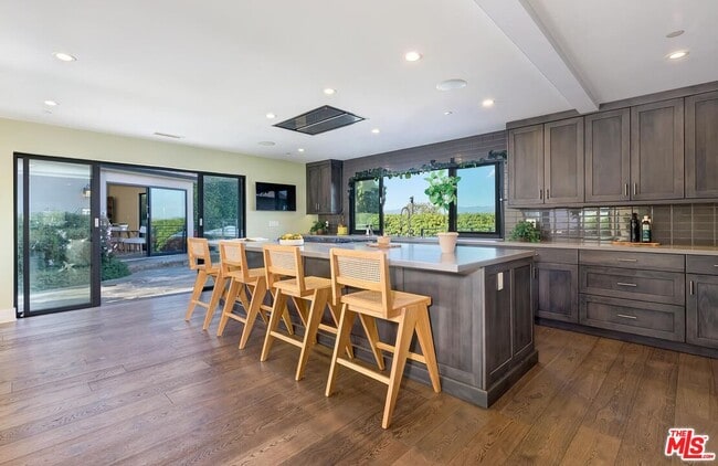 Building Photo - 2841 Montcalm Ave