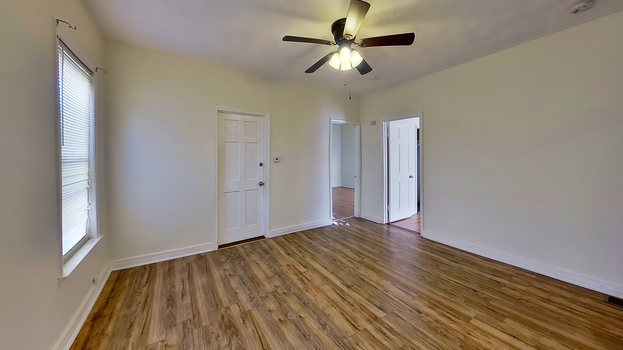 Living Room - 29 Glenwood Sq