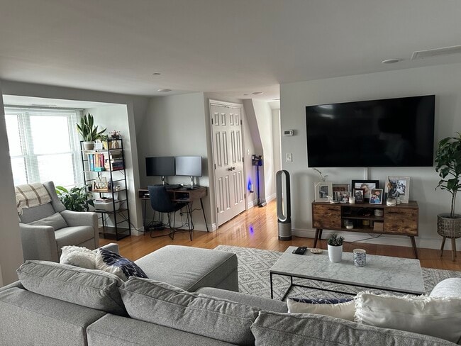 Building Photo - 11 Mill Rd