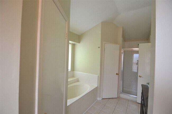 Building Photo - 2818 Russett Pl W