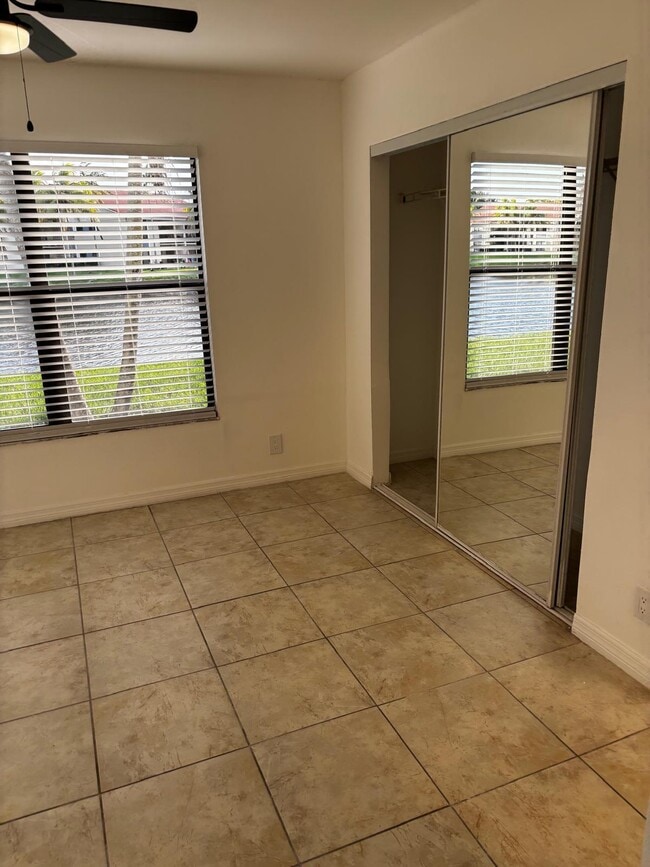 Building Photo - 1515 Lake Crystal Dr