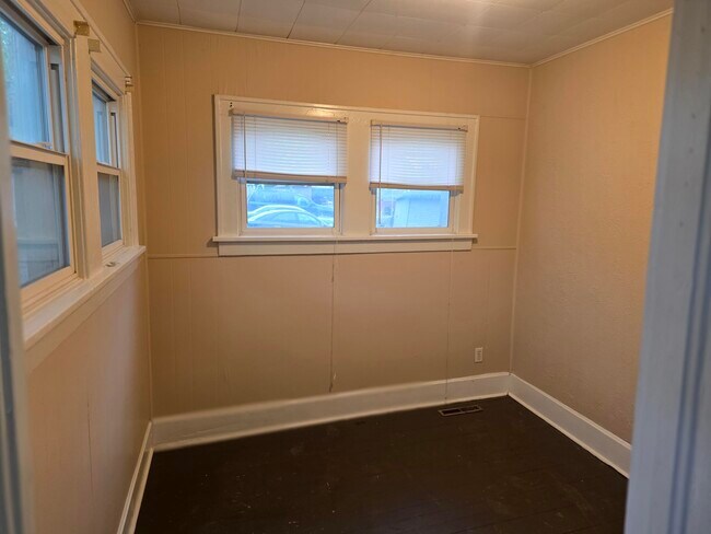 Building Photo - 616 S Fremont Ave
