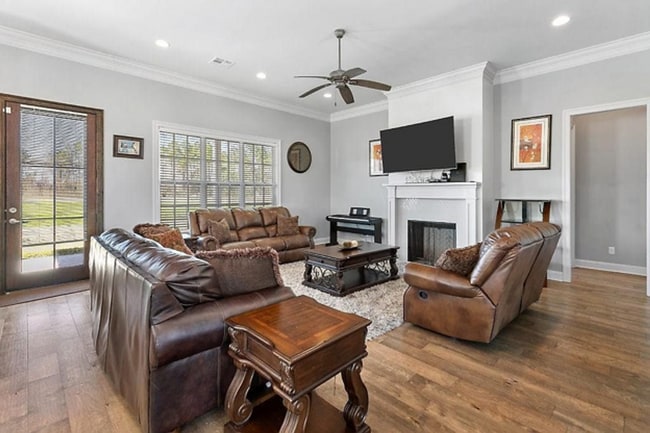Building Photo - 6418 White Oleander Cir E