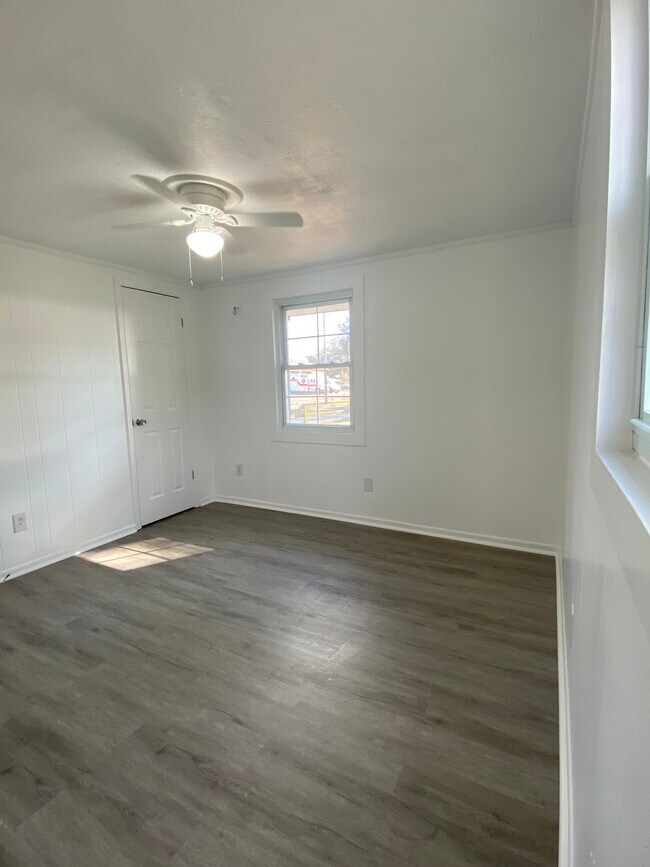 Building Photo - 12120 71st St E