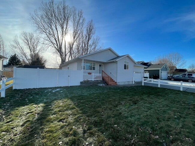 Building Photo - Large 4 bedroom home available!