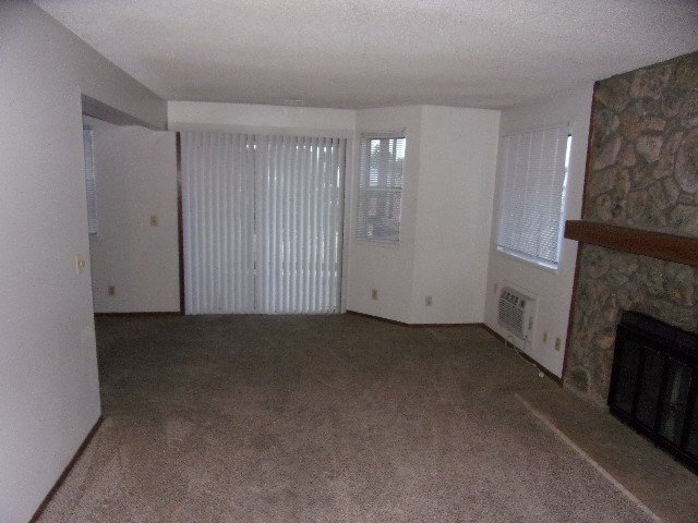 Building Photo - Victoria Crossing - 1 Bedroom - 1 Bathroom Condo (2221-R)