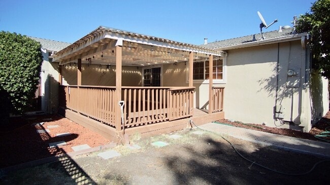 Building Photo - 4732 Manitoba Dr