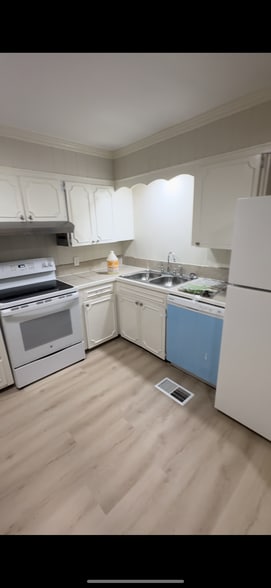 Kitchen - 2006 Cherry St