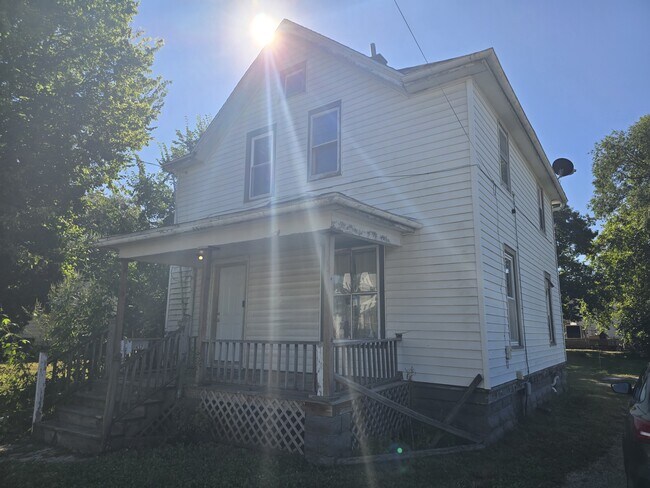 Building Photo - 437 Riehl St