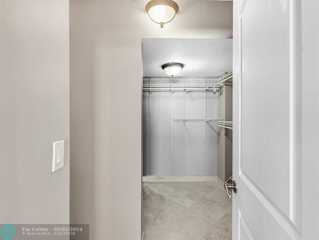 Building Photo - 3100 NE 49th St