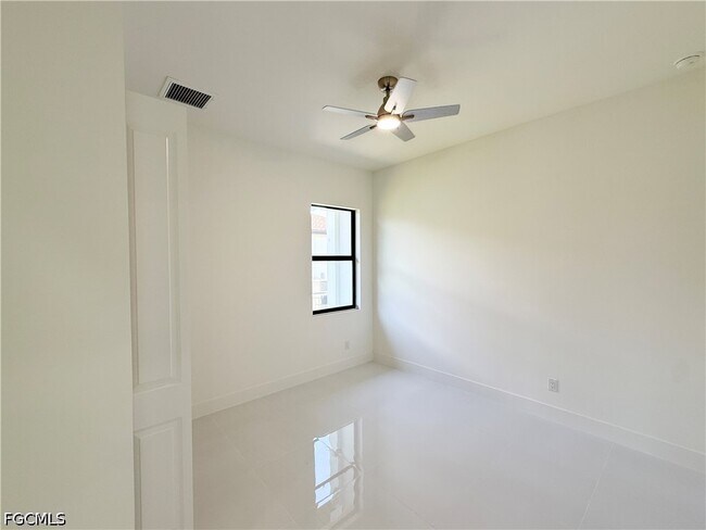 Building Photo - 2726 NW 41st Pl