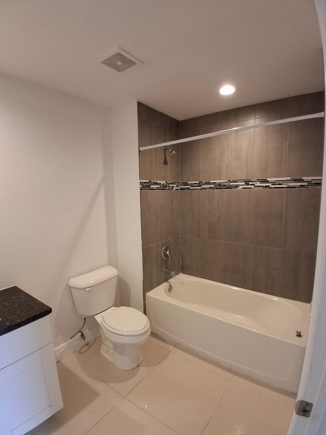 Building Photo - 9007 Meadow Cir