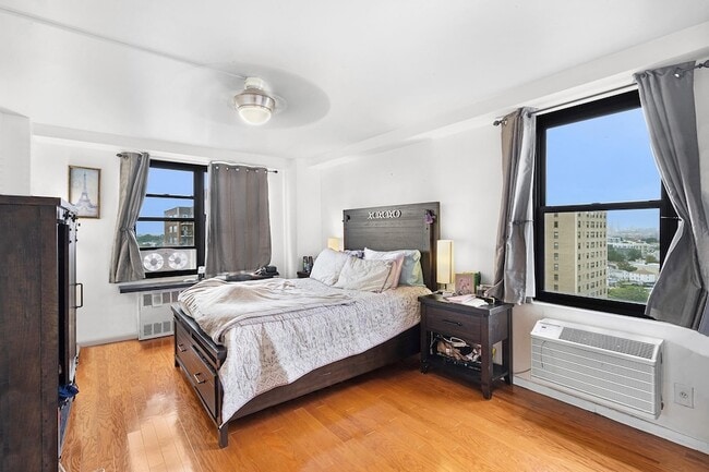 Building Photo - 10 Huron Ave