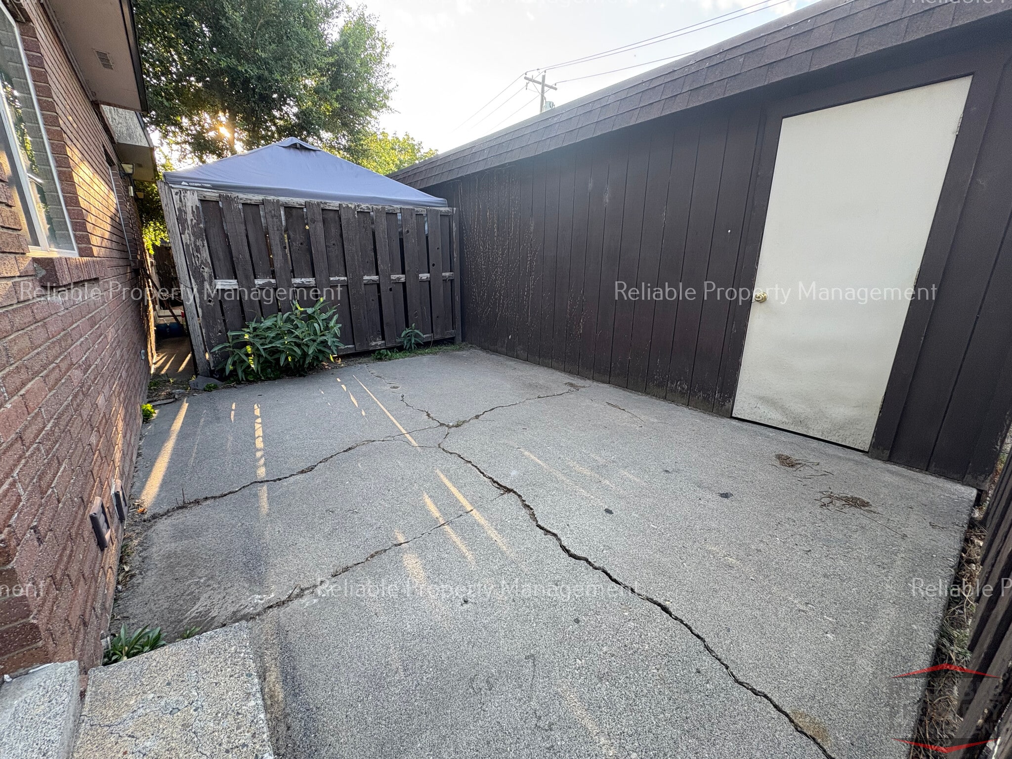 Building Photo - 1519 Laprele St