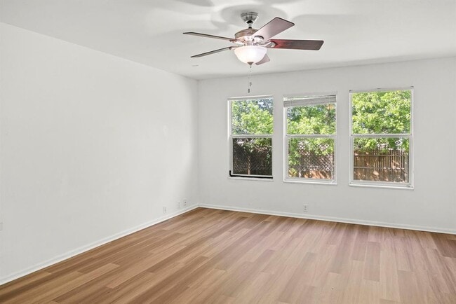 Building Photo - 789 Kingfisher Ln