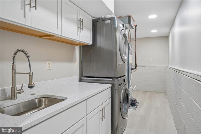 Building Photo - 1315 Danberry Dr