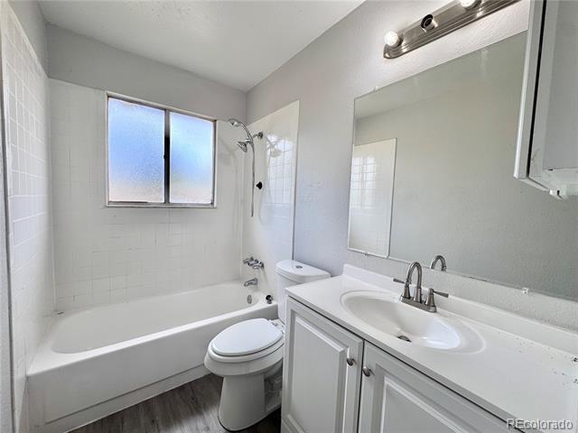 Building Photo - 14385 Pensacola Dr