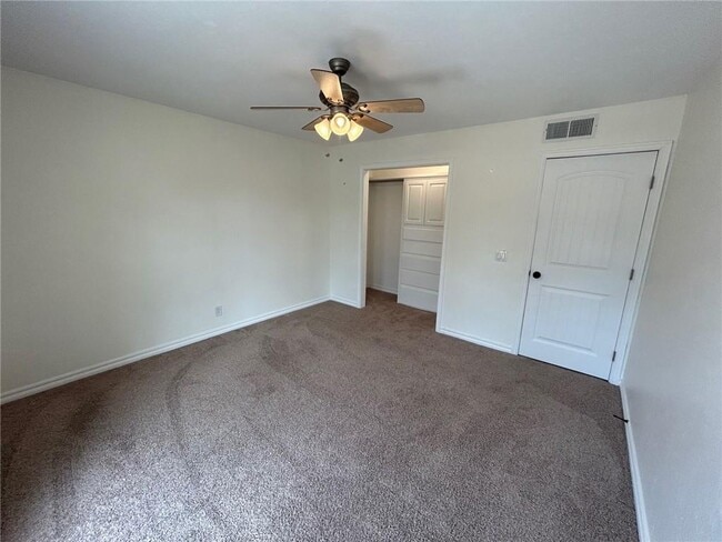 Building Photo - 908 East Dr