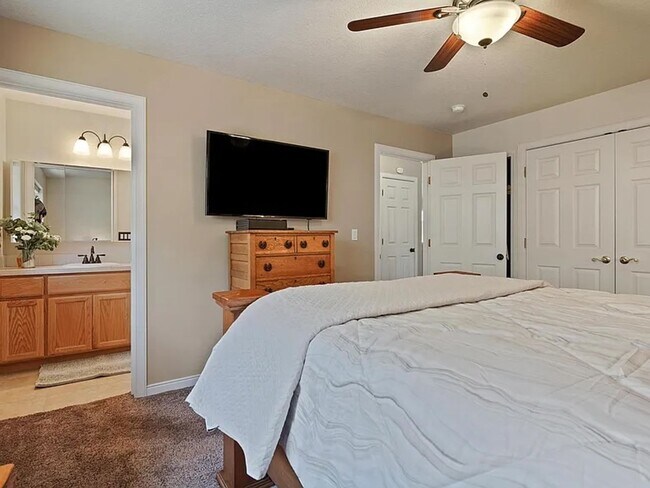 Building Photo - Spacious Prineville Home with Large Backyard!