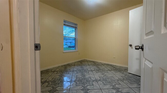 Building Photo - 7107 Sawmill Trail