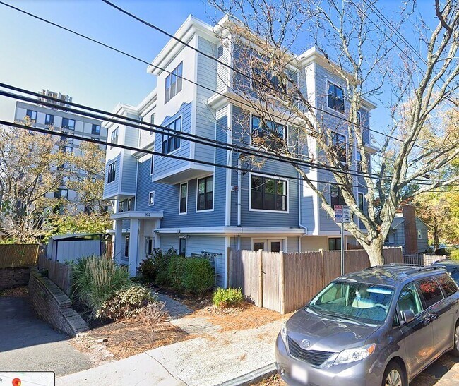 Building Photo - 191 Raymond St