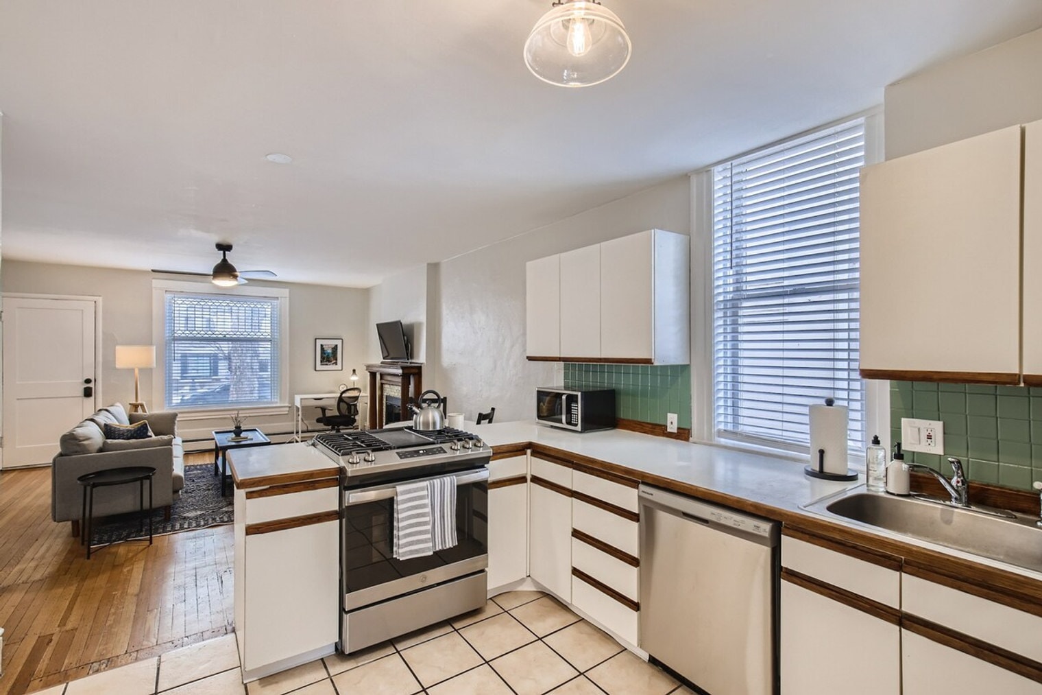 Building Photo - 1240 York St