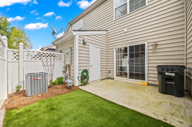 Building Photo - "Charming 2-Bedroom Townhouse Retreat in B...