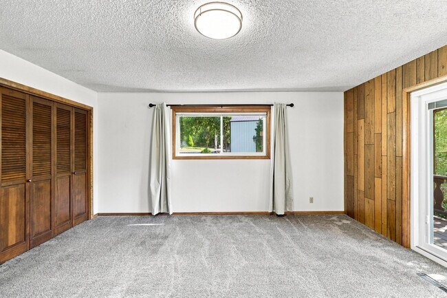 Building Photo - 650 Canyon Rd
